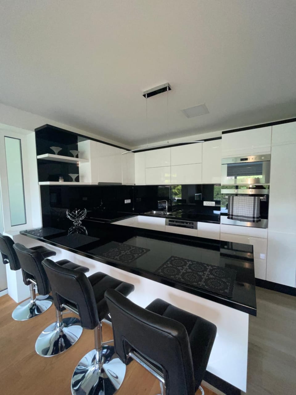 Kitchen or kitchenette, minibar, stove