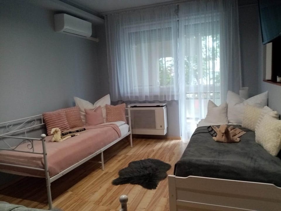 Sára Apartman Nyíregyháza Apartment in Slovakia