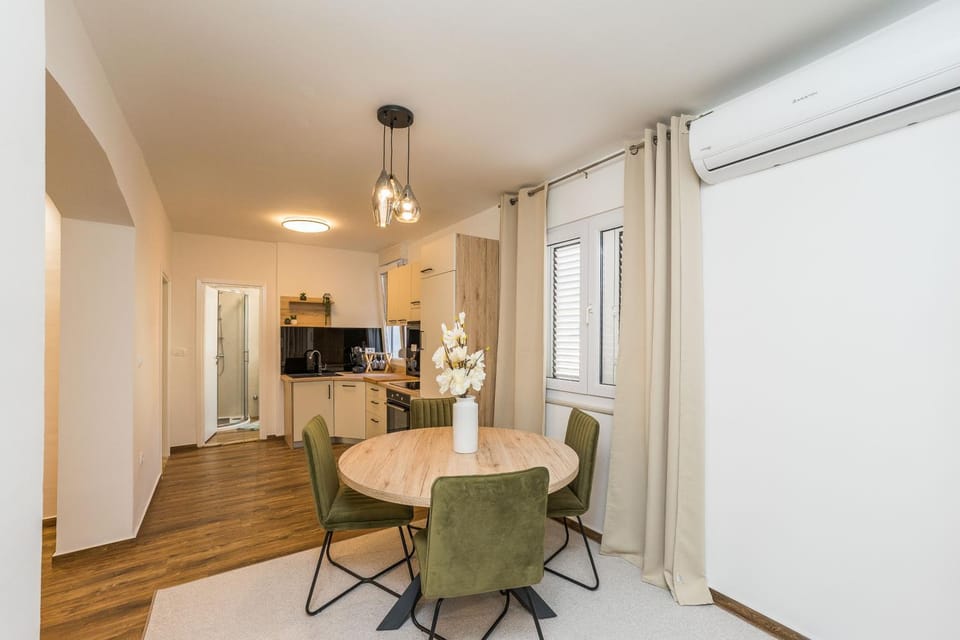 Dining area, kitchen
