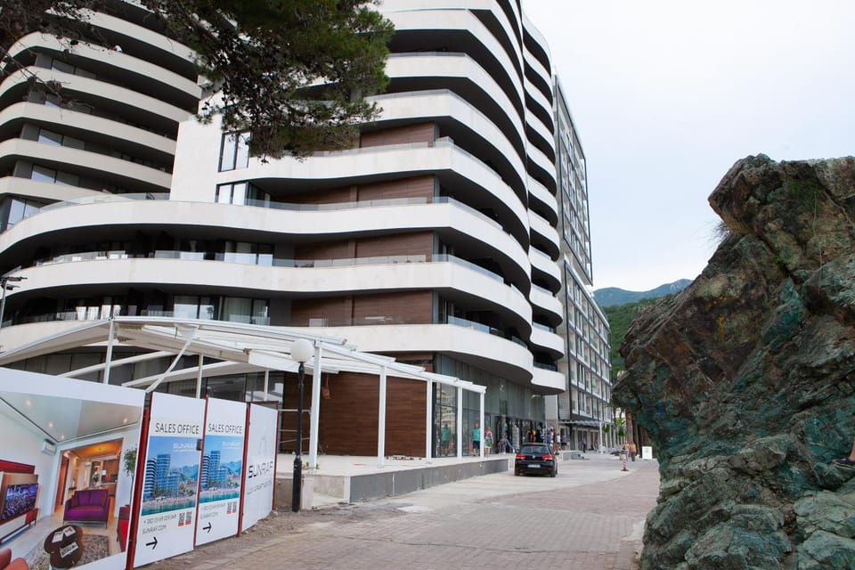 Property building, Facade/entrance