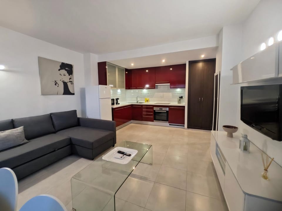 TV and multimedia, Kitchen or kitchenette, Living room, Dining area