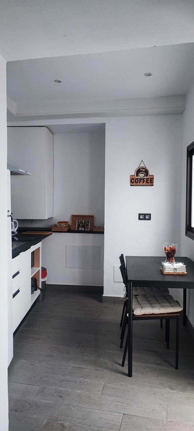 Kitchen or kitchenette, Dining area, oven, stove