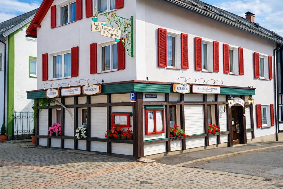 Property building, Restaurant/places to eat, Facade/entrance, Property logo or sign, Time of day, Quiet street view