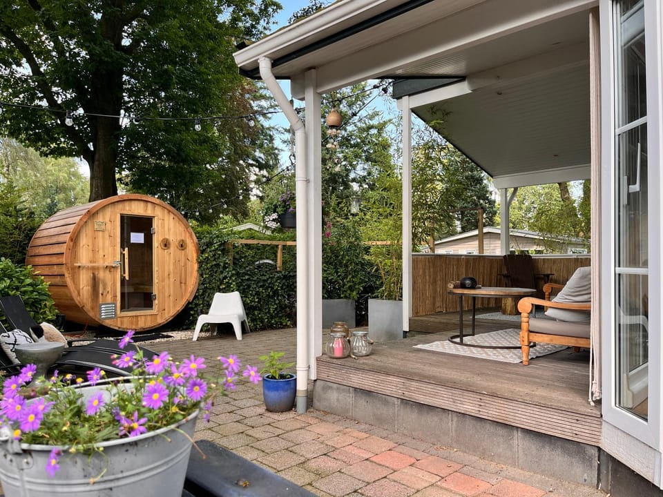 Het Verwende Nest met privé hottub & Barrel sauna Chalet in Gelderland, Netherlands