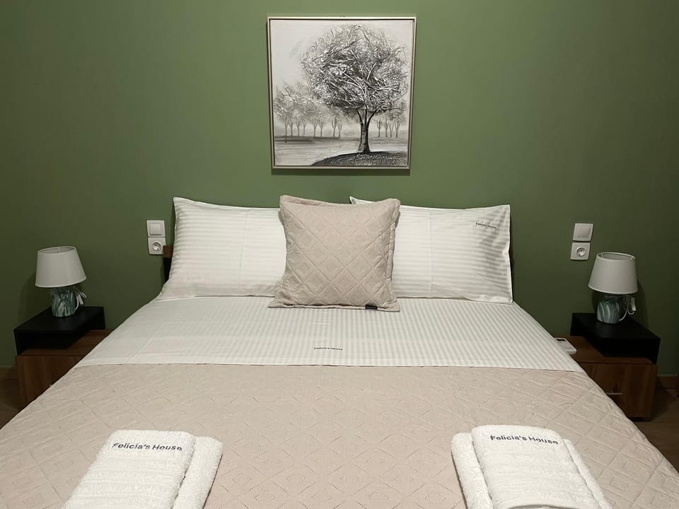 Bed, Photo of the whole room, Bedroom, air conditioner