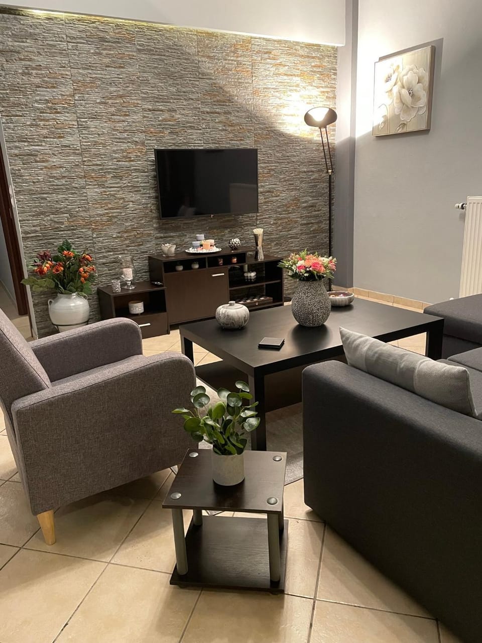 Communal lounge/ TV room, TV and multimedia, Living room, Seating area, Evening entertainment