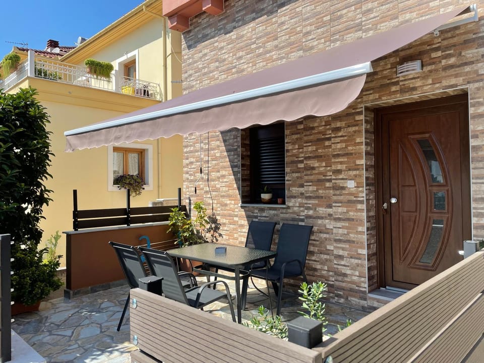 Patio, Facade/entrance