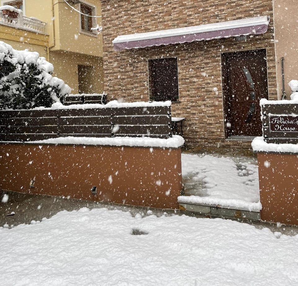 Property building, Day, Winter