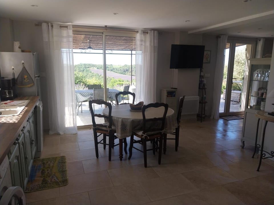 Communal lounge/ TV room, Kitchen or kitchenette, Dining area