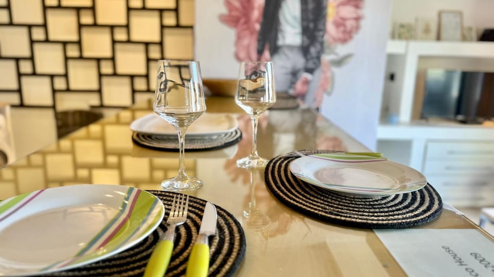 Food and drinks, Dining area, Food, Drinks