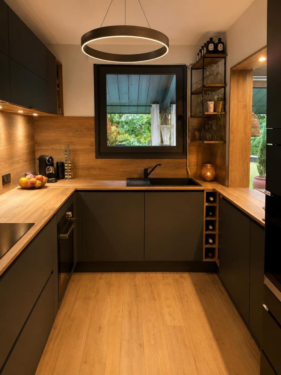Kitchen or kitchenette, pet friendly, stove