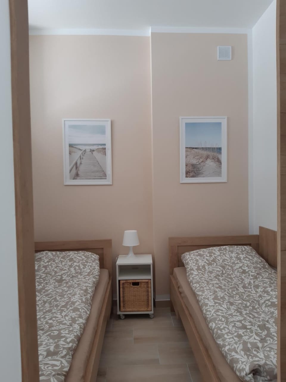 Bed, Photo of the whole room, Bedroom, microwave