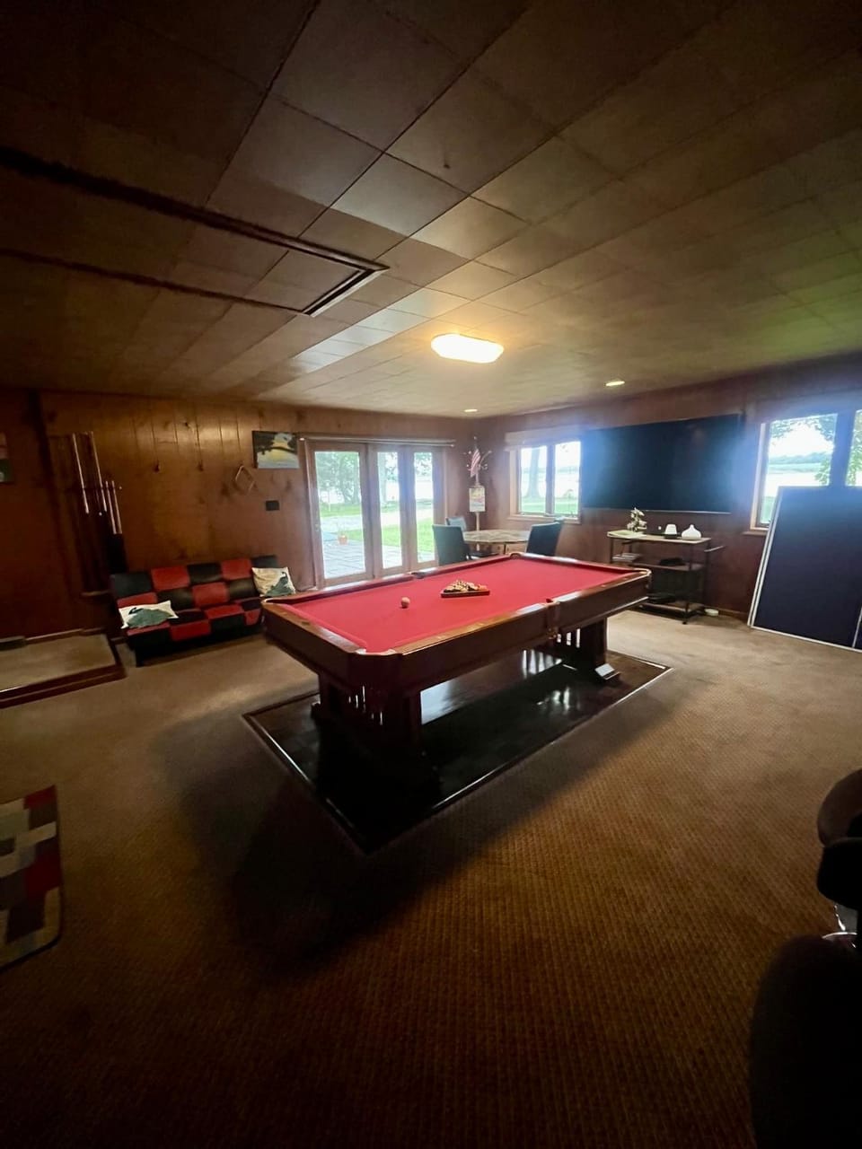 Billiard, Game Room