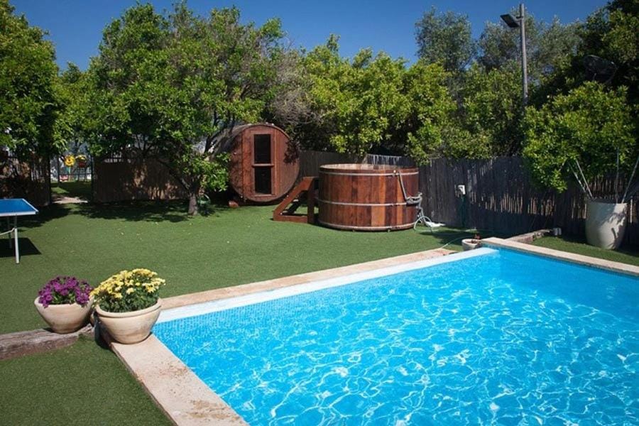 Swimming pool