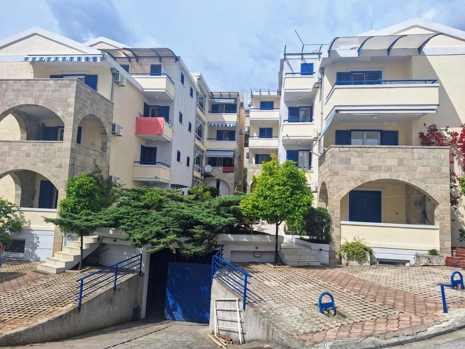 Property building, Neighbourhood, Street view