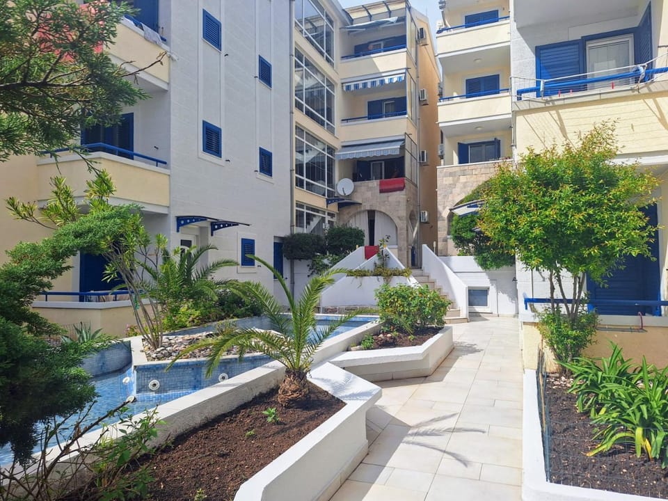 Property building, Patio, Garden