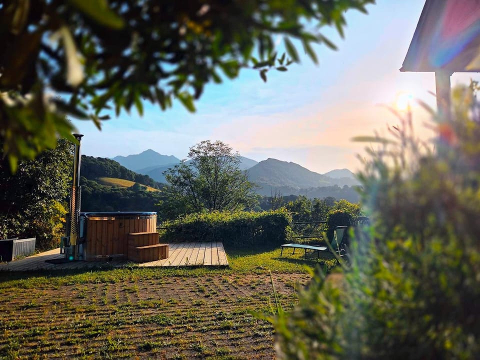 Garden, Hot Tub