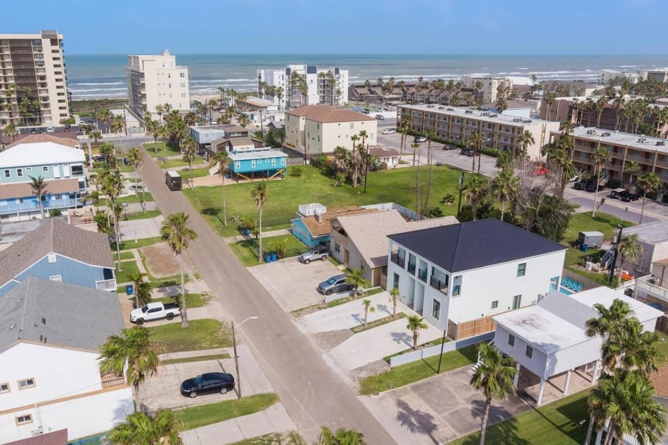 Property building, Neighbourhood, Bird's eye view, Street view