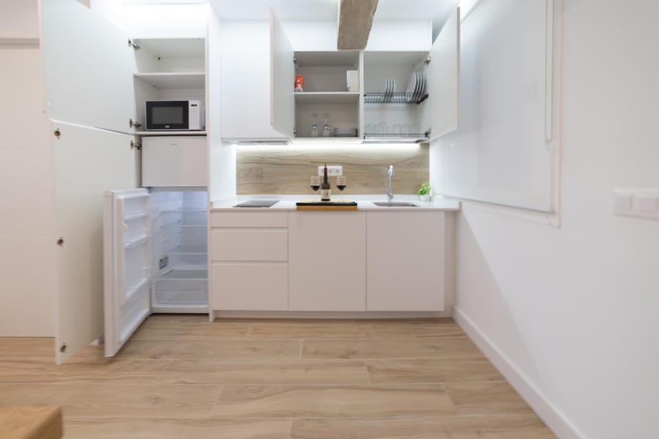 Kitchen or kitchenette
