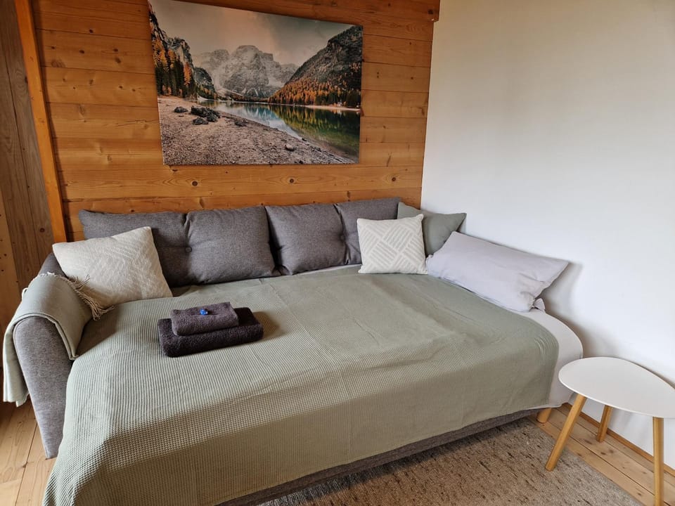 Bed, Living room