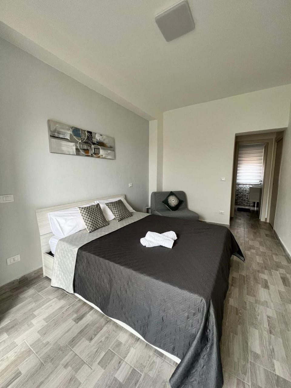 Bed, Photo of the whole room, Bedroom