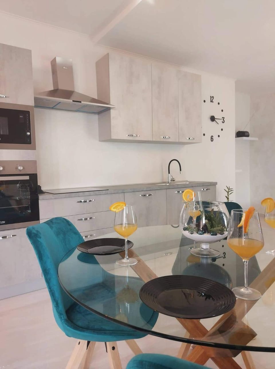 Seating area, kitchen