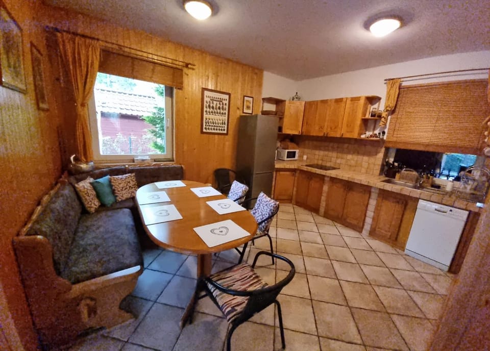 Dining area, kitchen