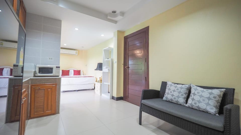 Joy House Jomtien Beach Bed and Breakfast in Pattaya City