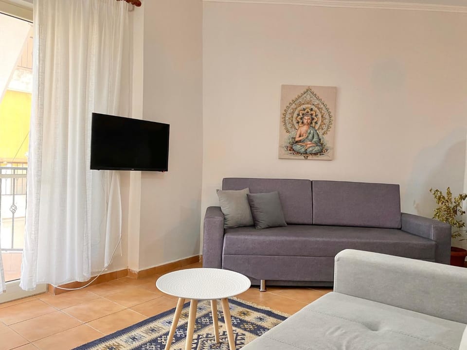Communal lounge/ TV room, Living room, Seating area