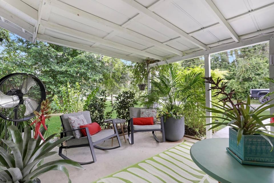 The Poe - Stylish Studio in downtown High Springs Apartment in Florida