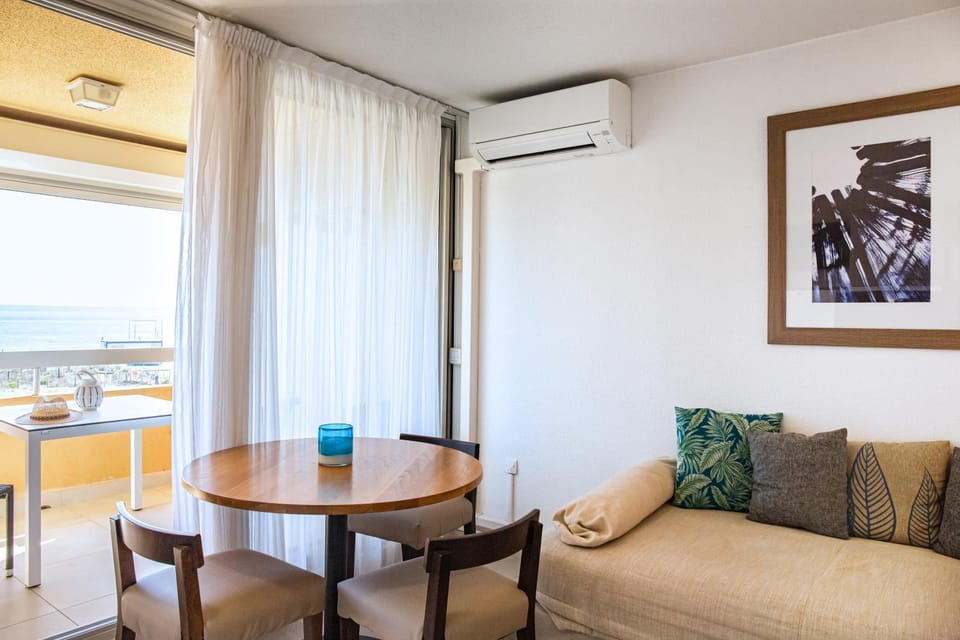 Summer, Balcony/Terrace, Living room, Seating area, Dining area, air conditioner