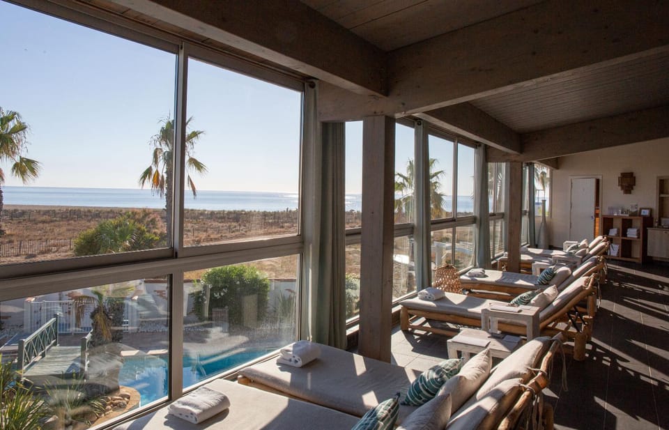Patio, Day, Natural landscape, Summer, View (from property/room), Spa and wellness centre/facilities, Beach, Pool view, Sea view, Swimming pool, sunbed, towels