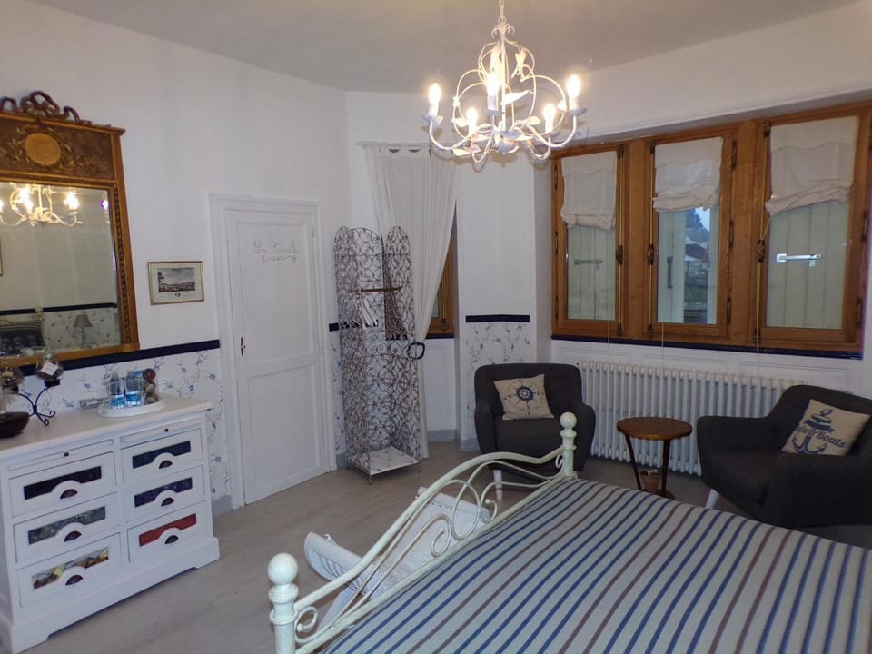 La Tourelle des Echelles Bed and Breakfast in Nouvelle-Aquitaine