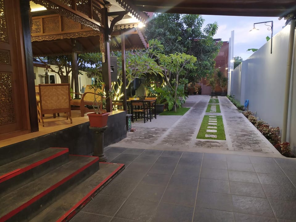 Patio, Facade/entrance