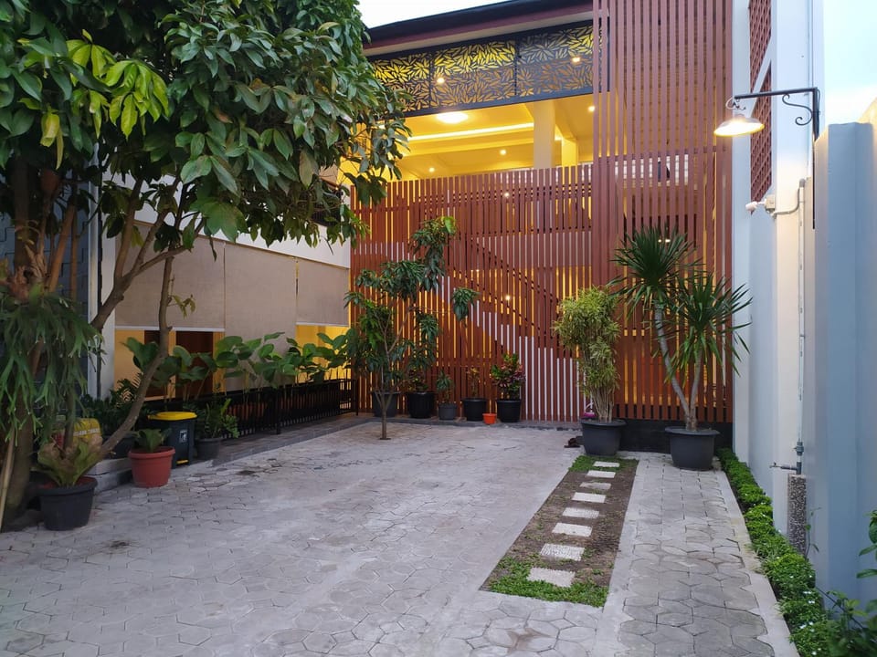 Property building, Facade/entrance