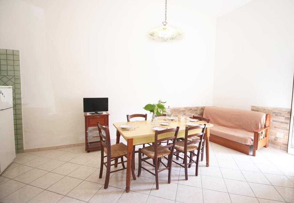 TV and multimedia, Living room, Dining area