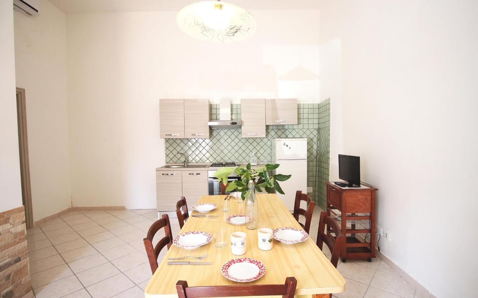 TV and multimedia, Kitchen or kitchenette, Dining area, pet friendly, stove