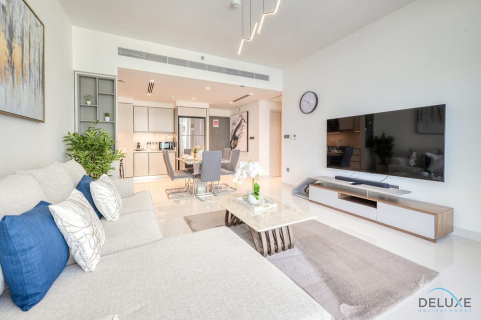 TV and multimedia, Living room, Seating area, Dining area, kitchen