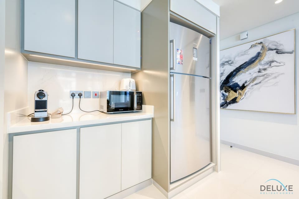 Kitchen or kitchenette, minibar, toaster
