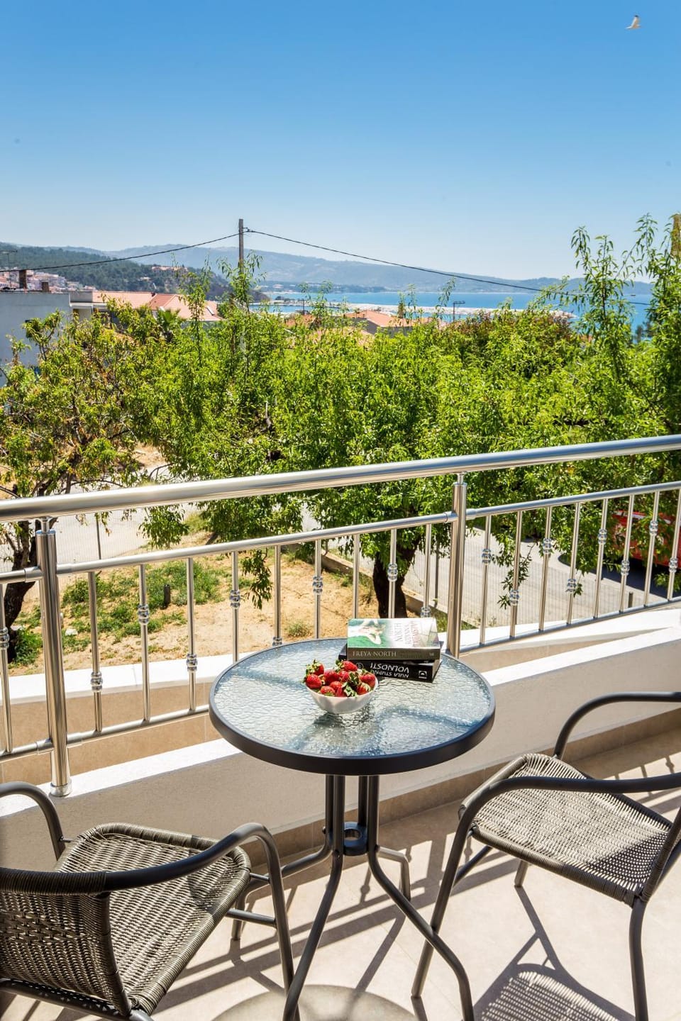 View (from property/room), Balcony/Terrace, City view, Sea view