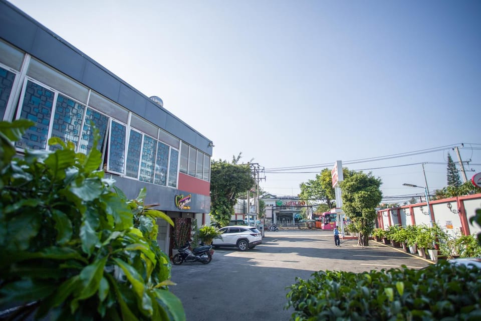 Property building, Neighbourhood, Parking