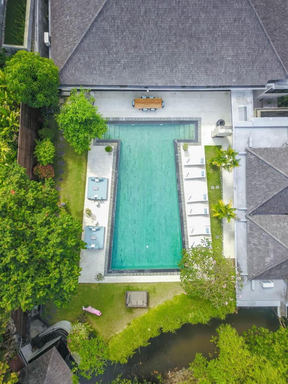 Property building, Day, Bird's eye view, Garden, Garden view, Pool view, Swimming pool, sunbed