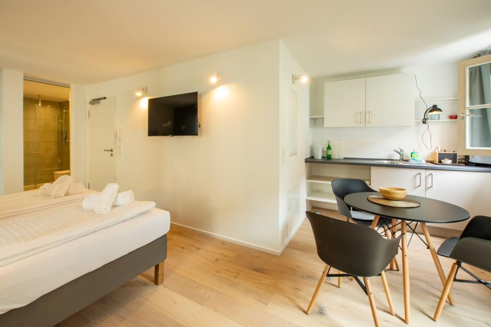 Kitchen or kitchenette, Photo of the whole room, Dining area