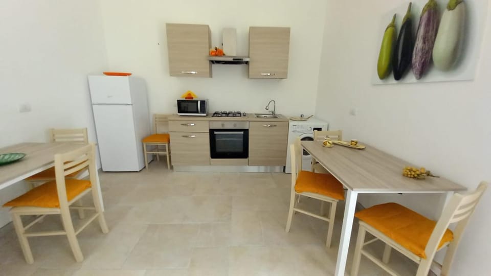 Kitchen or kitchenette, Communal kitchen