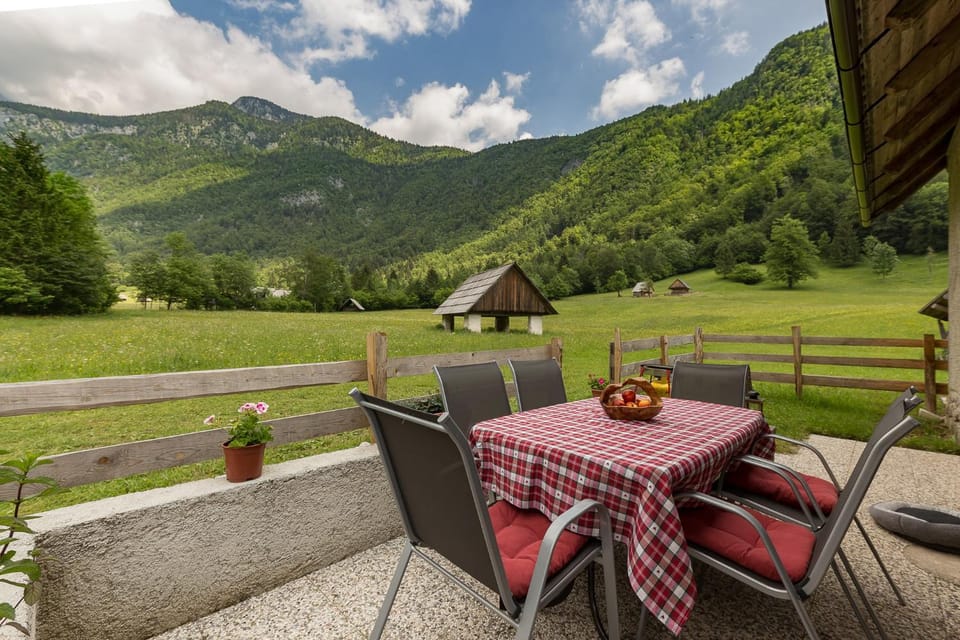 Spring, Day, Natural landscape, Garden, Balcony/Terrace, Mountain view