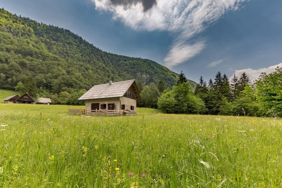 Property building, Nearby landmark, Spring, Day, Natural landscape, Garden, Mountain view