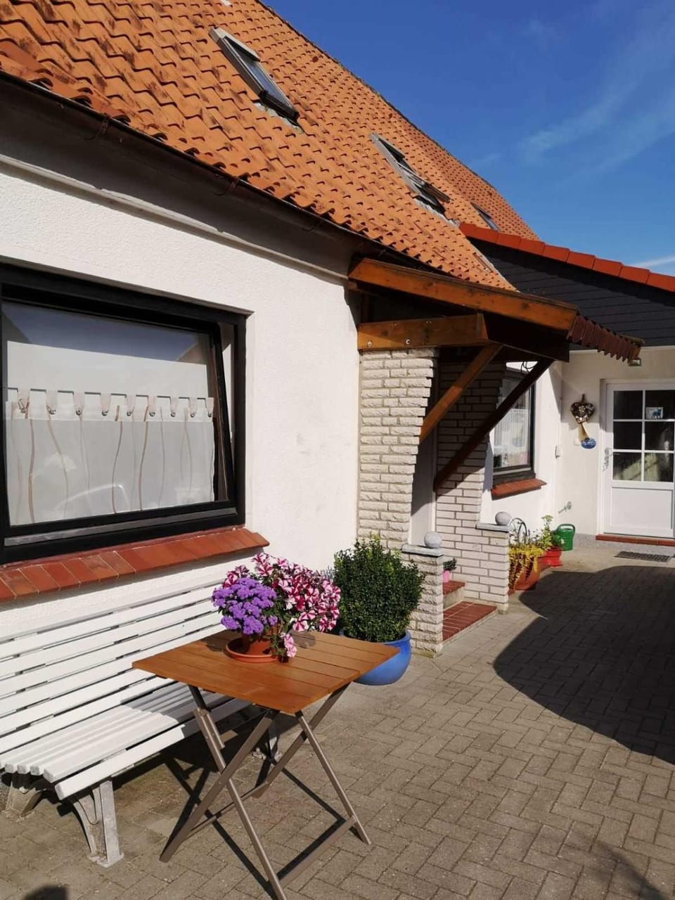 Property building, Facade/entrance, Balcony/Terrace