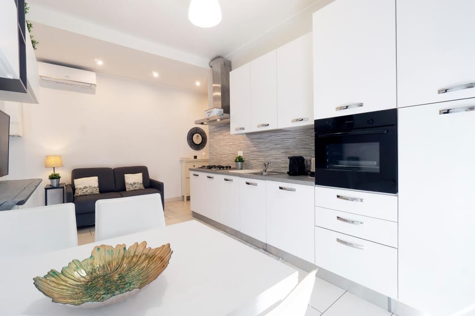 Kitchen or kitchenette, Living room, Seating area, Dining area, kitchen