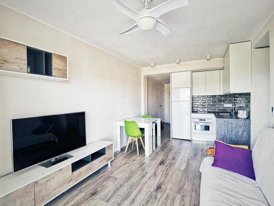 TV and multimedia, Living room, Dining area