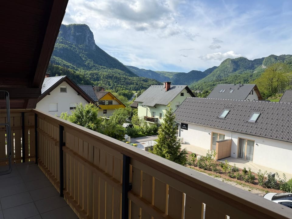 Neighbourhood, Balcony/Terrace, Mountain view